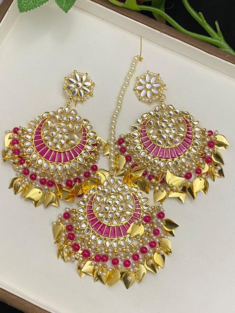 Tikka Jewelry Punjabi, Model Earrings, Wedding Jewellery Designs, Tikka Jewelry, Mang Tikka, Combination Dresses, Bridal Jewelry Sets Brides, Bride Jewelry Set, Indian Accessories