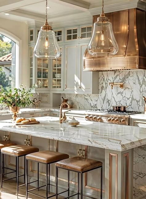 Cool Kitchens Design Creative, Brown Gold Kitchen, Copper Accents Kitchen, Contemporary Glam Kitchen, Modern Farmhouse Style Kitchen, Modern Classic Kitchen, Luxury Kitchen Island, Double Island Kitchen, Royal Kitchen