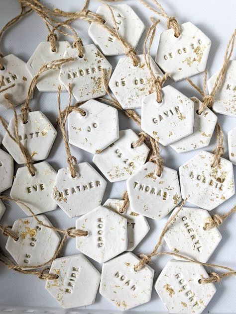 Wedding Party Table Decor, Clay Tags, Diy Stencils, Place Card Table Wedding, Bee Wedding, Gold Wedding Favors, Party Table Decor, Keepsake Wedding, Wedding Party Table