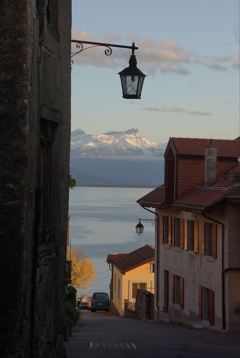 Lavaux Switzerland, Vaud Switzerland, Live Drawing, Live Art, Travel Reading, Art Of Living, Trip Planning, Lamp Post, Switzerland