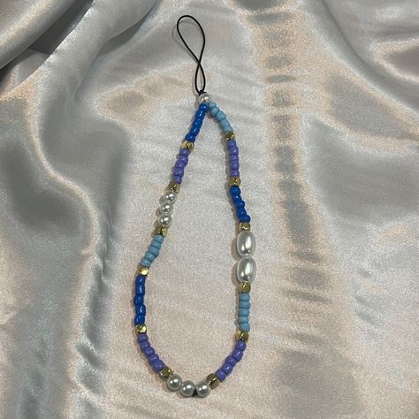 #blue #phonecharm #beads Phone Charms, Phone Charm, Beaded Jewelry Diy, Jewelry Diy, Seed Beads, Hair Wrap, Beaded Jewelry, Beaded Necklace, Charms