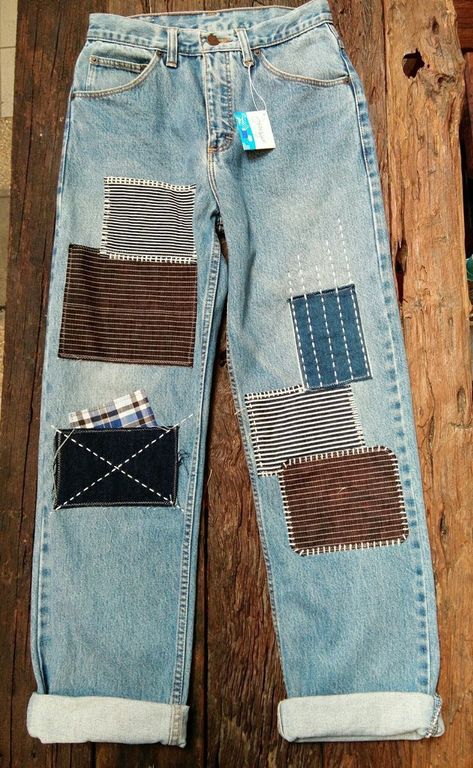 Diy Jorts Cutoffs, Fabric Patches On Jeans, Patched Jeans Diy Ideas, Patched Up Jeans, Jean Knee Patch Ideas, Patch Jeans Diy, Patch Pants Ideas, Jean Patches Ideas, Patched Clothing