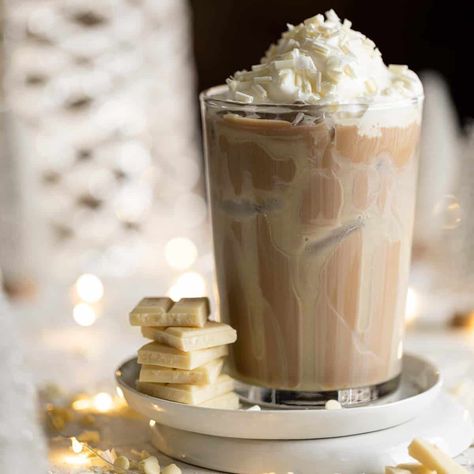 Iced Mocha Recipe, Iced White Chocolate Mocha, White Chocolate Syrup, Iced White Mocha, White Chocolate Sauce, Cold Brew Recipe, Mocha Recipe, Copycat Starbucks, White Chocolate Mocha