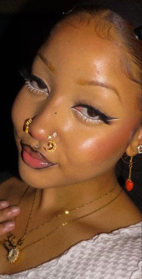 Edgy Makeup Black Women, Black Woman Eye Makeup, Baddie Nose Piercing, 4 Nose Piercings, Nose Piercing Inspiration, Face Piercings Black Women, Triple Nose Piercing, Nose Piercing Aesthetic, Gem Makeup