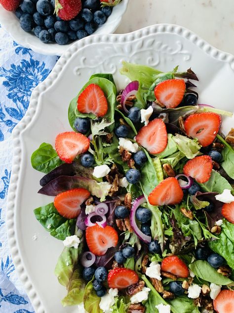 Strawberry and Candied Pecan Salad Strawberry Vinaigrette, Pecan Salad, Strawberry Blueberry, Rice Wine Vinegar, Candied Pecans, Berries Recipes, Easy Strawberry, Chopped Pecans, Fresh Strawberry