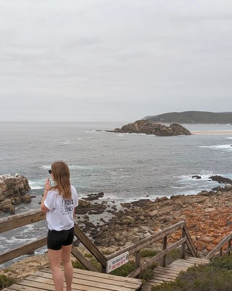 A casual hiking outfit at Robberg Nature Reserve, Plettenberg Bay, South Africa. Casual Hiking Outfit, Flight Outfit, Jumper Shorts, Plettenberg Bay, Summer Vacation Outfits, Hiking Outfit, Nature Reserve, Vacation Outfits, Summer Vacation