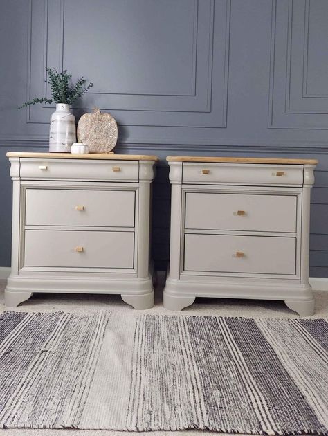 Painted Night Stands Night Table Paint Ideas, Night Stand Painting Ideas, Night Stand Flip, Refinished Night Stand Ideas, Two Toned Nightstand, Refurbished Night Stand Ideas, Refurbished Night Stand, Painted Nightstand Ideas, Night Stand Makeover