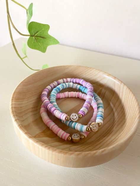 Matching Clay Bead Bracelets, Bead Business, Bracelet Preppy, Smiley Bracelet, Make Clay Beads, Heishi Bead Bracelet, Bracelet Trio, Bracelet Business, Preppy Accessories