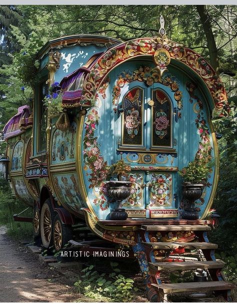 Horse Trailer Paint Ideas, Romani Caravans, 50s Circus, Romani Wagons, Romani Vardo, Story Book House, Vardo Wagon, Cottage Tiny House, Tree House Plans