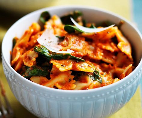 Farfalle with roasted capsicum sauce | Australian Women's Weekly Food Capsicum Sauce, Golden Syrup Dumplings, Pork Mince Recipes, White Chocolate Mud Cake, Mud Cake Recipes, Roasted Capsicum, Beef Stir Fry Recipes, Canning Crushed Tomatoes, Pumpkin Risotto