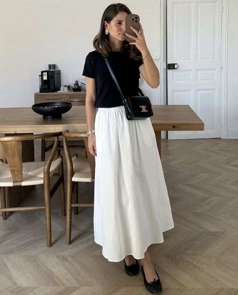 Minimalist Black And White Outfit, Black Linen Midi Skirt Outfit, Linen Skirt Outfit, White Skirt Outfits, Europe Outfits, Classic Style Outfits, Rock Outfit, Japan Fashion, Outfit Inspo Fall