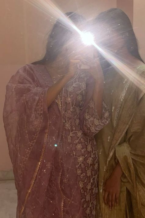 x.KHaDijA cHouHaN Nikaah Aesthetics, Eid Look, Eid Pics, Streak Ideas, Desi Dress, Traditional Photo, Snap Streak Ideas Easy, Eid Outfits, Moroccan Fashion