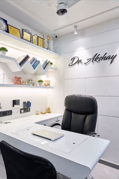 Clinic Table Design Modern, Doctor Consulting Room Small, Clinic Wall Design Ideas, Small Space Dental Clinic Design, Consultation Office Design, Dental Clinic Interior Small Space, Simple Dental Clinic Design, Consultation Table Design, Dr Clinic Interior Design