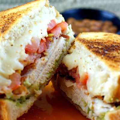 California Chicken Sandwich Avocado Sandwich Recipes, Sandwich With Avocado, Ballpark Food, Delish Dinners, Chicken And Avocado, California Chicken, Avocado Spread, Avocado Sandwich, Minute Maid Park