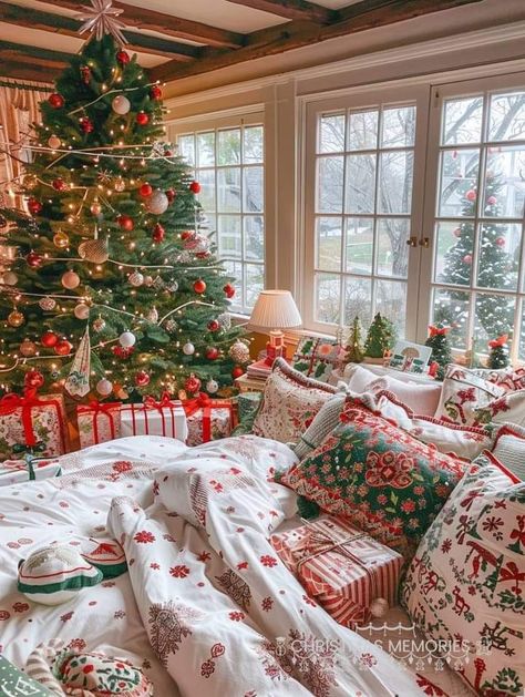 90s Christmas Aesthetic, House Room Design, Christmas Bedroom Decor, 90s Christmas, Christmas Dreaming, Cottage Christmas, 22 December, Christmas Themes Decorations, Christmas Decorations Living Room