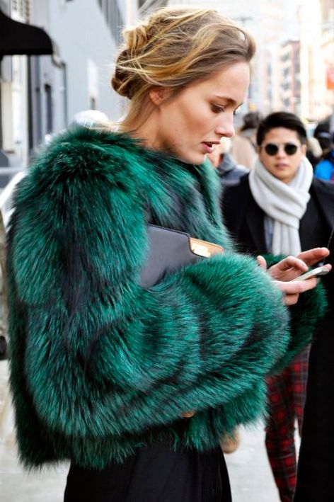 12 Faux Fur Coats You Can Wear Anywhere This Season - Society19 UK Style Vert, Fur Coat Outfit, Chique Outfit, Mode Hippie, How To Wear Leggings, Stylish Jumpsuit, Coat Outfit, Neue Outfits, New Years Dress