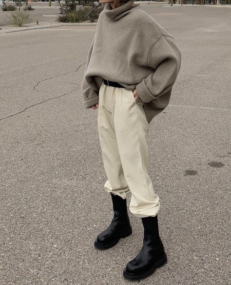 Minimalistic Outfits, Boho Inspiration, Style 2023, Winter Fits, New York Street, Wardrobe Basics, Fall 2023, Boots Outfit, Aesthetic Outfits