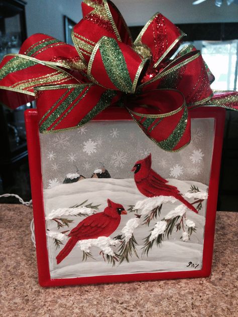 Cardinals in the snow. Block Christmas Crafts, Painted Glass Blocks, Christmas Glass Blocks, Decorative Glass Blocks, Glass Block Crafts, Lighted Glass Blocks, Christmas Blocks, Season Decor, Block Painting