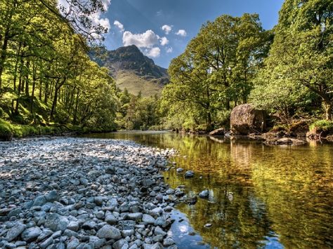 Explore Valleys in Keswick, the Lake District - Borrowdale Keswick Lake District, Dry Stone Wall, The Lake District, English Countryside, Still Water, Lake District, Wonderful Places, Day Trips, Happy Places