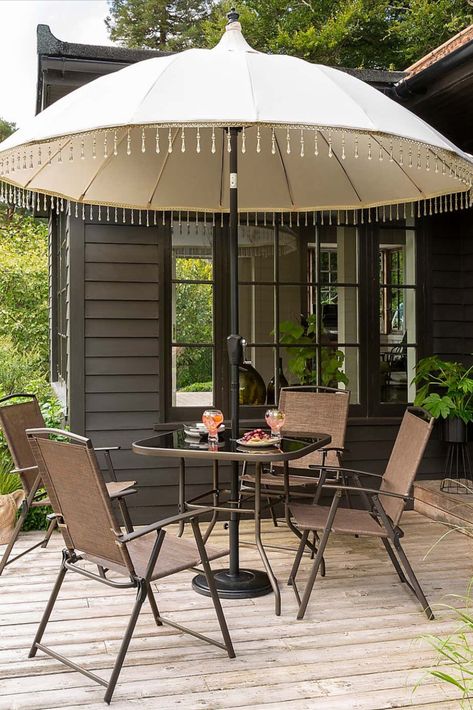 15 stylish garden parasols and garden umbrellas Parasol Garden, Garden Parasols, Garden Wallpaper, Garden Umbrella, Summer Garden Party, Home Garden Design, Bistro Table, Natural Home, Garden Spaces