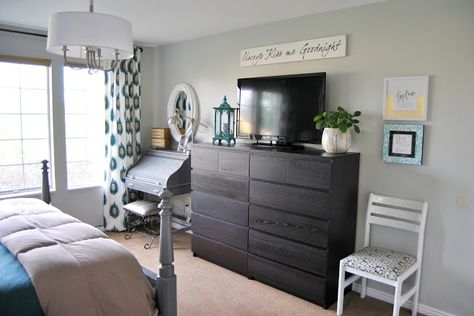 the idea to put two malm ikea dressers side by side 2 Dressers In Bedroom Layout, Dressers Next To Bed, Tv Over Dresser In Bedroom, Master Dresser Decor, Malm Dresser, Bedroom Furniture Layout, Small Bathroom Renovations, Trendy Apartment, Bedroom Dresser