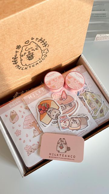 Packaging For Stickers, Stationery Stickers, Aesthetic Order Packing Ideas, Packing Stickers, Cute Sticker Packaging Ideas, Pack Orders Aesthetic, Cute Aesthetic Stickers Handmade, Pack An Order, Cute Packaging Stickers