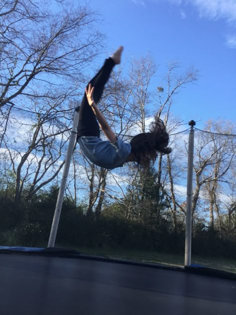 My sister took this picture at the PERFECT time! I love jumping on the trampoline!! Trampoline Outfit Ideas, Trampolining Sport Aesthetic, Trampoline Poses, Trampoline Pictures, Trampoline Aesthetic, Trampoline Photoshoot, Aesthetic Trampoline Pictures, Trampoline Photos, Yolo Summer