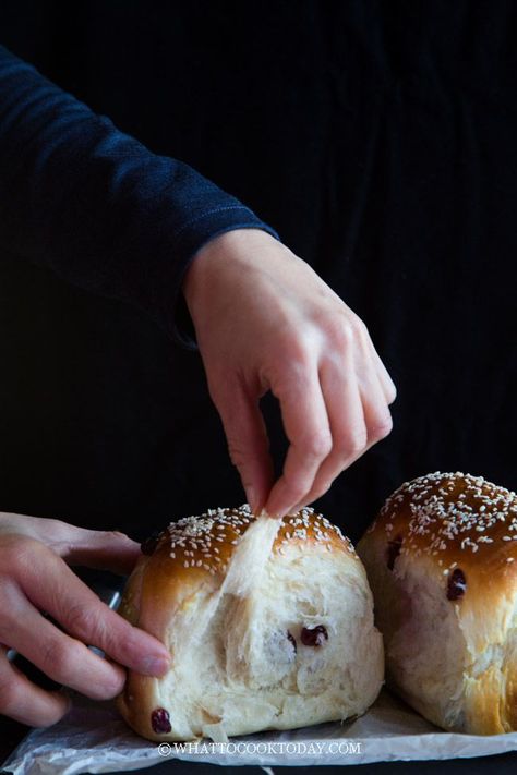 Asian Bread Recipe, Hokkaido Milk Bread, Japanese Bakery, Japanese Milk Bread, Milk Bread Recipe, Japanese Bread, Layer By Layer, Soft Bread, Milk Bread