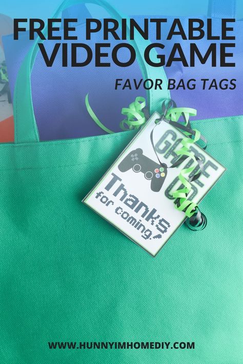 If you're looking for video game party ideas, you'll love these easy DIY video game party bags. These simple video game party favor bags even come with free printable thank you tags. If you need ideas for video game party goodie bags, these simple video game party gift bags are perfect! With these video game party loot bags and free party printables, you can say thank you to all your video game birthday party guests. Gamer Free Printable, Gamer Party Printables Free, Diy Gamer Birthday Decor, Gaming Party Favors, Diy Video Game Party, Video Game Party Food, Video Game Party Theme, Diy Party Bags, Xbox Party