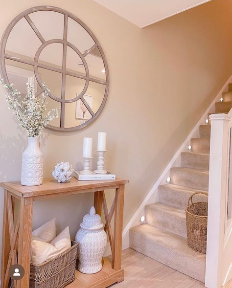 Beige Hallway Decor, Stairs To Living Room, Cream And Gold Hallway Ideas, Hallway Small Apartment, Enterance Idea With Stairs, Oak Hallway Ideas, Oatmeal Hallway, Hall Ways Decor, Country Style Hallway