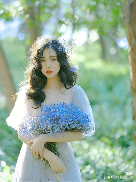 Debut Photoshoot, Debut Ideas, Ethereal Aesthetic, Fotografi Vintage, Fairytale Dress, Princess Aesthetic, Pose Reference Photo, Ethereal Beauty, Portrait Inspiration