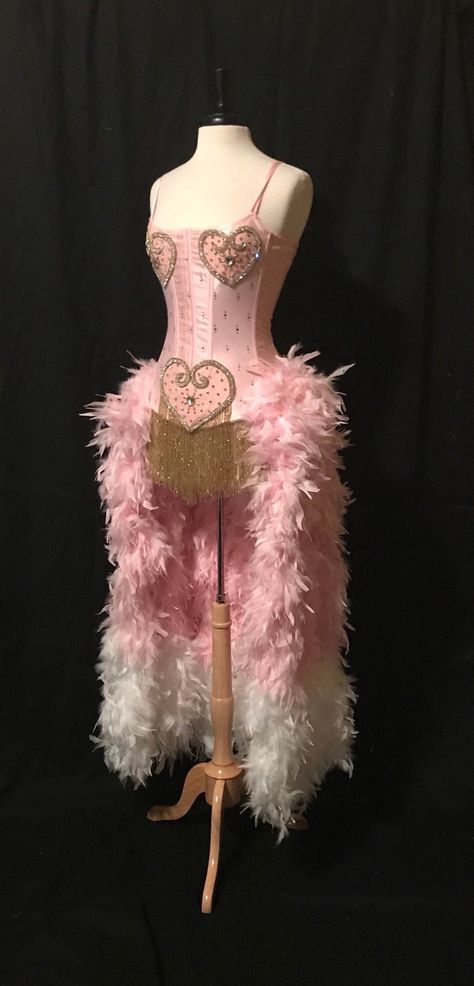 Pink Showgirl Aesthetic, Pink Drag Outfit, Burlesque Dancer Costume, Burlesque Movie Costumes, Diy Burlesque Costume, Show Girl Aesthetic, Burlesque Costumes Halloween, Costume Designer Aesthetic, Burlesque Outfit Classy