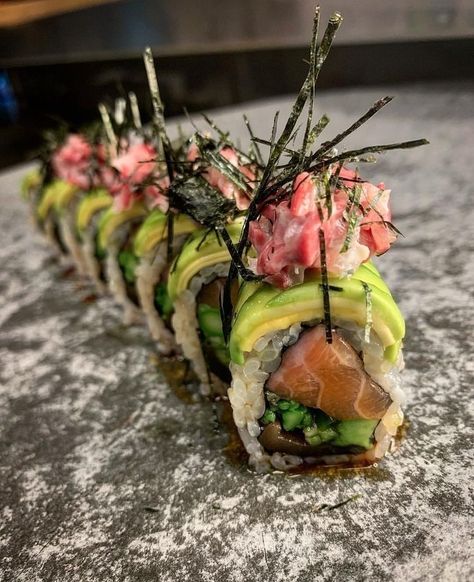 Gastronomic Food, Sushi Recipes Homemade, Appetizer Display, Sushi Roll Recipes, Japanese Food Sushi, Japan Sushi, Diy Sushi, Sushi Platter, Vegan Sushi