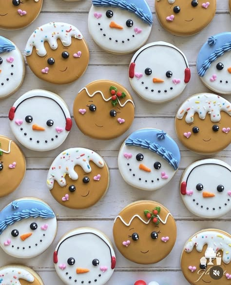 2024 Cookies Decorated, Xmas Cookies Decorated, Decorated Sugar Cookies Ideas, Holiday Cookies Decorated, Christmas Sugar Cookies Decorated, Cute Christmas Cookies, Christmas Biscuits, Snowman Cookies, Winter Cookie