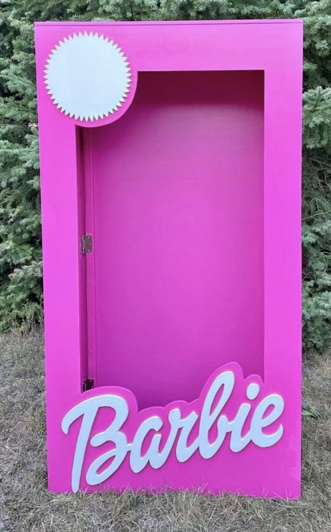 Life Size Barbie House, Barbie Box Life Size, Barbie Life Size Box, Life Size Barbie Box Photo Booths, Lifesize Barbie Box Diy, Barbie Float Ideas, Life Size Barbie Box Photoshoot, Barbie Doll Box Photoshoot, Barbie Box Frame