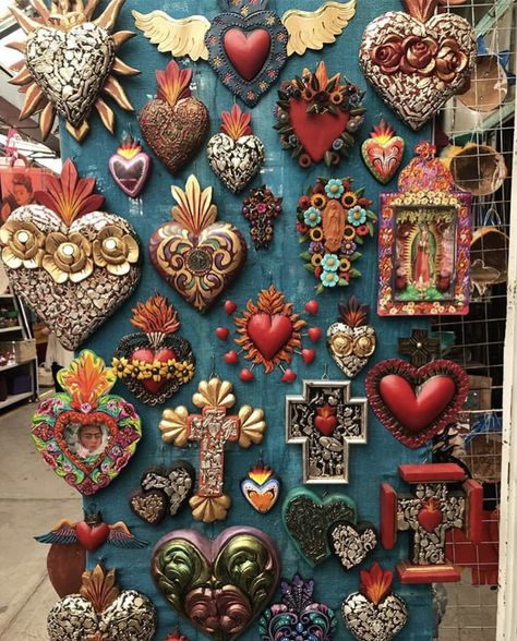 Mexican Folk Art Decor, Sacred Heart Art, Mexican Culture Art, Mexican Home, Deco Boheme, Mexican Decor, Tin Art, Mexican Culture, Catholic Art