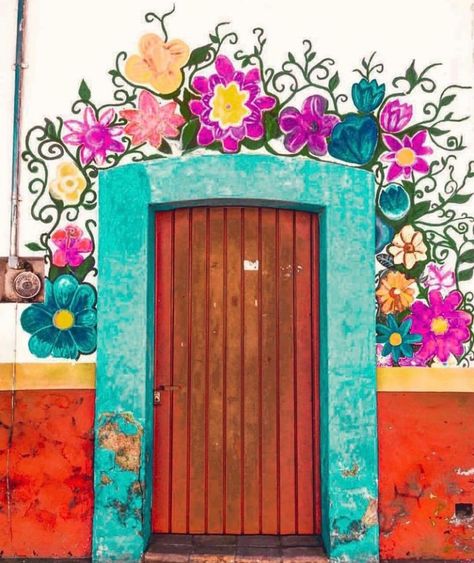 Building Mural, Mexican Home Design, Mexican Doors, Accent Wall Entryway, Exterior Murals, Colour Architecture, Mexican Wall, Mexico Design, Mexican Home Decor