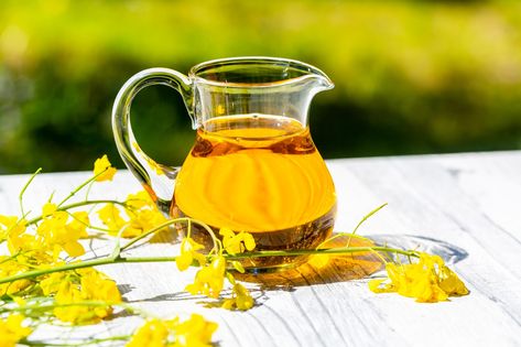 What Is Rapeseed Oil and When Should You Use It? Oil Substitute, Dark Circle Remedies, Project Report, Plant Projects, Oil Industry, Mustard Greens, Rapeseed Oil, Edible Oil, Manufacturing Plant