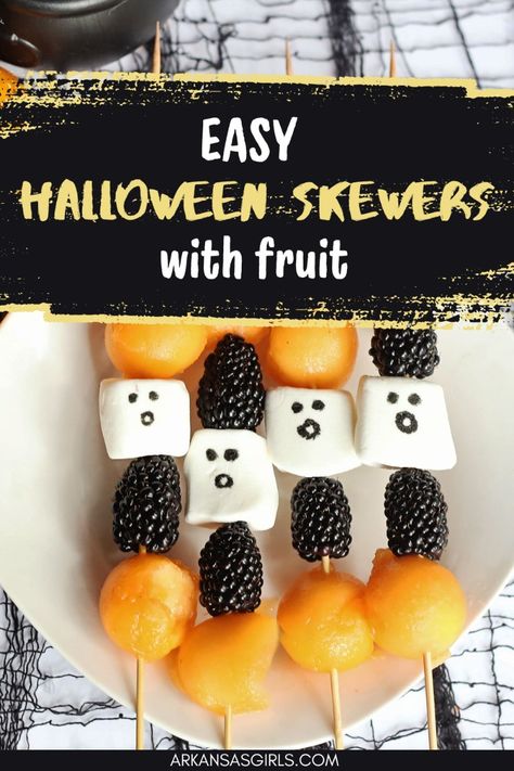 Delight your Halloween guests with festive Halloween fruit skewers featuring juicy blackberries, sweet cantaloupe, and fluffy marshmallows shaped like playful ghosts. These colorful fruit Halloween treats are not only a fun addition to your spooky celebrations but also a healthy option for kids and adults alike. Perfect for parties or family gatherings! Halloween Fruit Sticks, Halloween Treats Fruit, Halloween Skewers Ideas, Halloween Fruit Skewers For Kids, Ghost Fruit Skewers, Halloween Fruit Skewers, Halloween Kabobs, Halloween Fruit Kabobs, Halloween Gift Tags For Teachers