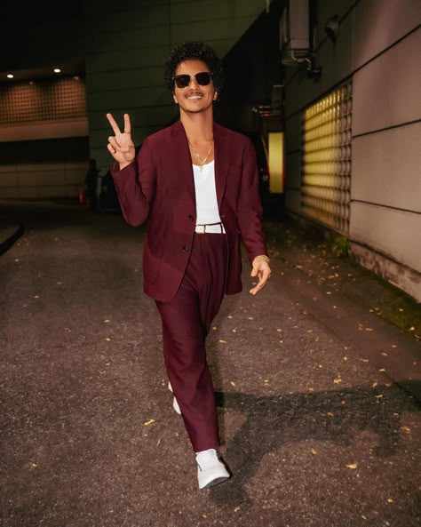 Bruno Mars Concert Outfit, Bruno Mars Style, Mars Wallpaper, Bruno Mars Concert, 90s Fashion Men, Gamine Style, Birthday Fits, Boy Fits, You're Amazing