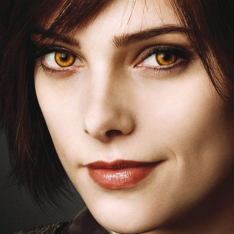 Alice (Twilight) Ashley Greene Twilight, Twilight Makeup, Twilight Vampires, Alice Twilight, Alice And Jasper, Ashley Green, Twilight Saga New Moon, Twilight Saga Series, The Cullen