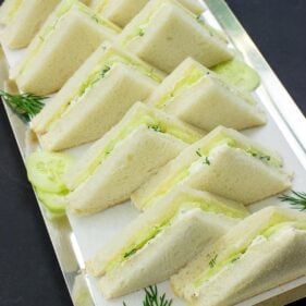 High Society Cucumber Sandwiches with Cream Cheese - Hurry The Food Up Cucumber Sandwiches With Cream Cheese, Sandwiches With Cream Cheese, Recept Sandwiches, Small Sandwiches, Avocado Sandwich Recipes, Cucumber Sandwiches Recipes, Cucumber Tea Sandwiches, Tea Party Sandwiches, Tea Sandwiches Recipes