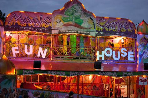 Funhouse Aesthetic, Fall Carnival, Circus Aesthetic, Circus Clowns, Entertaining House, Carnival Art, Ride The Cyclone, Ferris Wheels, Great America