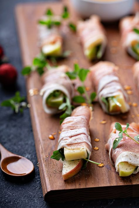 Apple Cheese Prosciutto, Pruchutto Appetizer, Green Apple Appetizer, Prosciutto Wrapped Appetizers, Prosciutto Wrapped Cheese, Apple Prosciutto Appetizer, Prochutto Appetizers Prosciutto, Proscuttio Appetizers, Fruit And Cheese Appetizers