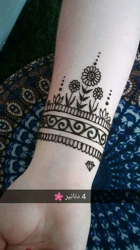 Henna Wrist Tattoo, Summer Henna Designs, Sasha Tattoo, Henna Doodles, Forearm Henna, Nail Wallpaper, Practice Henna, Henna Designs Arm, Sun Henna