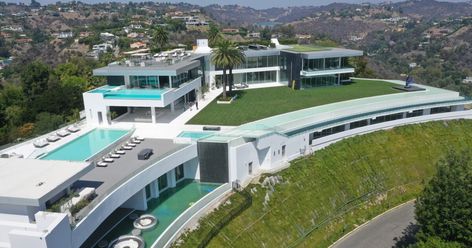 Court approves sale of The One mansion to Richard Saghian - Los Angeles Times || A Bankruptcy Court judge approved a $141-million offer by Fashion Nova founder Richard Saghian for the Bel-Air mega-mansion known as 'The One.' https://www.latimes.com/business/story/2022-03-21/the-one-mega-mansion-bankruptcy-court-fashion-nova-saghian Houses In Los Angeles, Bel Air Mansion, Big Mansions, Mega Mansions, Expensive Houses, Los Angeles Homes, Luxury Homes Dream Houses, Real Estate Sales, Real Estate Development