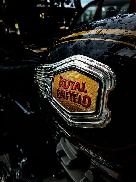 Royal Enfield Black, Royal Enfield Logo, Bullet 350, Royal Enfield Wallpapers, Dnd Backgrounds, Bullet Bike, Cool Desktop Backgrounds, Scary Backgrounds, Creepy Backgrounds