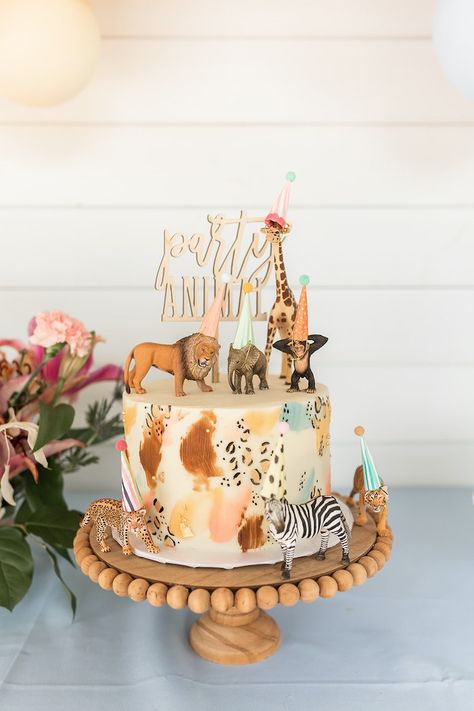 Kara's Party Ideas "ROAR, She's 4!" Safari Animal Party | Kara's Party Ideas Animals Birthday Party Ideas, Safari Animal Party, Party Animals Birthday, Miniature Hats, 4de Verjaardag, Animals Birthday Party, Animal Themed Birthday Party, Zoo Birthday Party, 2nd Birthday Party For Girl