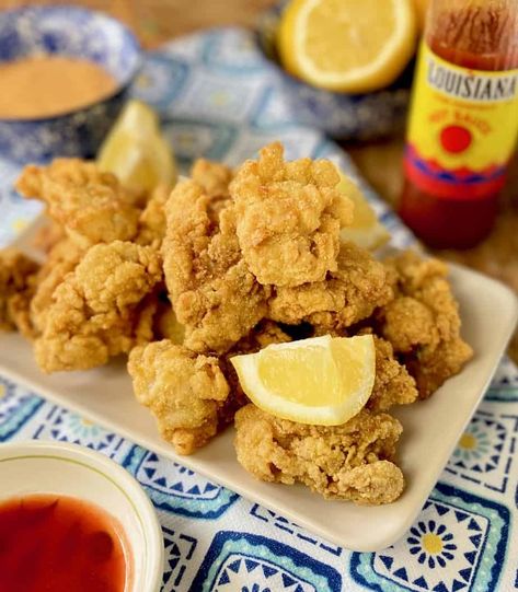 Deep Fried Oysters, Southern Fried Catfish, Cooked Oysters, Oyster Recipes, Fried Oysters, Fried Catfish, Fried Fish Recipes, Fresh Oysters, Louisiana Recipes