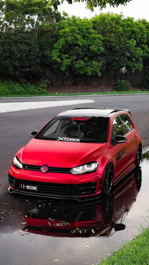 VW Golf MK7 R rebaixado Polo Car Wallpaper, Car Wallpaper Iphone, Vw Golf Wallpaper, Vw Golf R Mk7, Golf R Mk7, Jetta A4, Polo Car, Volkswagen Polo Gti, Bike Bmw